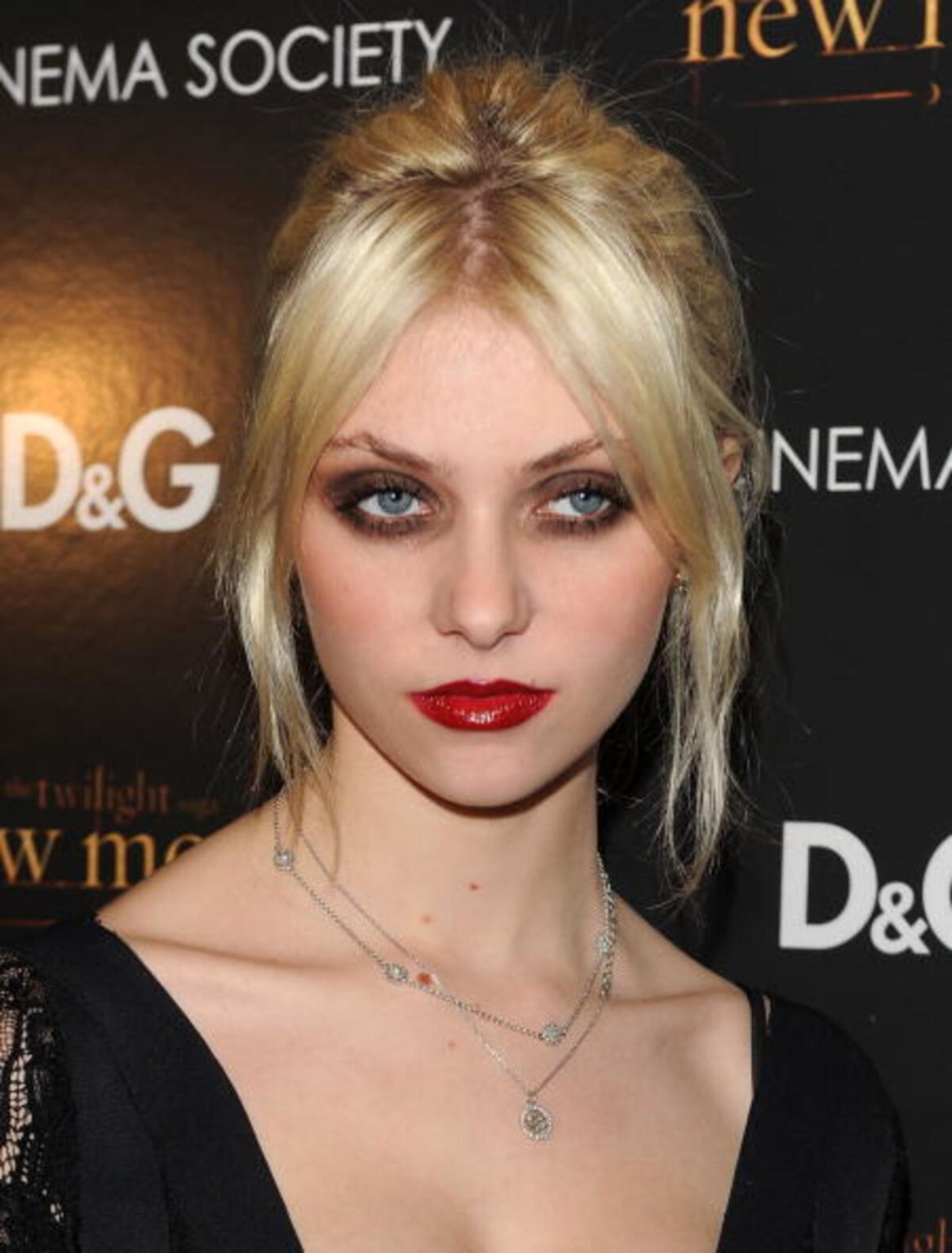 Taylor Momsen's Plastic Surgery (Nose Job) - See Transformation ...